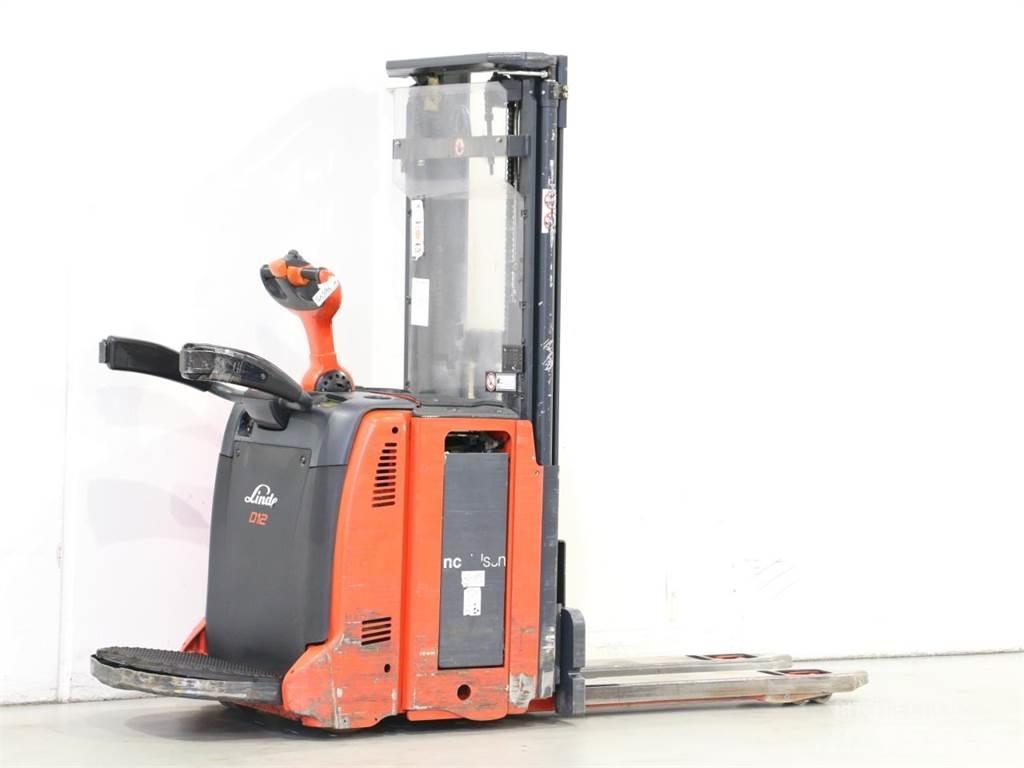Linde D12AP/133 Käyden ajettavat pinoamistrukit
