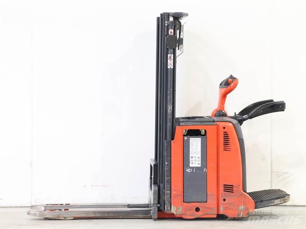 Linde D12AP/133 Käyden ajettavat pinoamistrukit