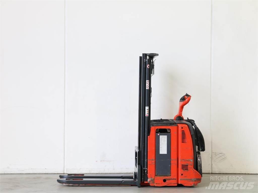 Linde D12AP/133 Käyden ajettavat pinoamistrukit
