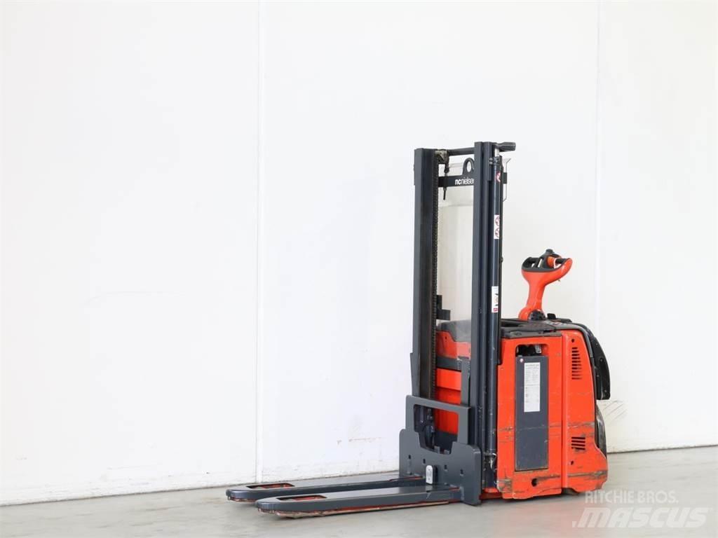 Linde D12AP/133 Käyden ajettavat pinoamistrukit