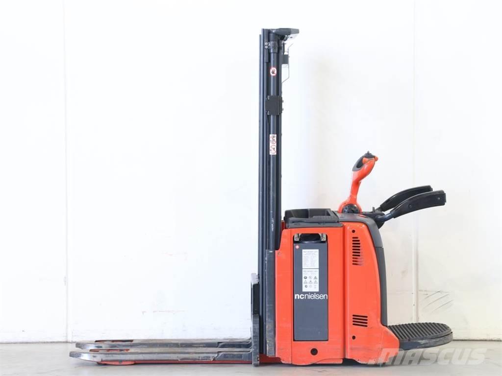 Linde D12AP/133-01 Käyden ajettavat pinoamistrukit