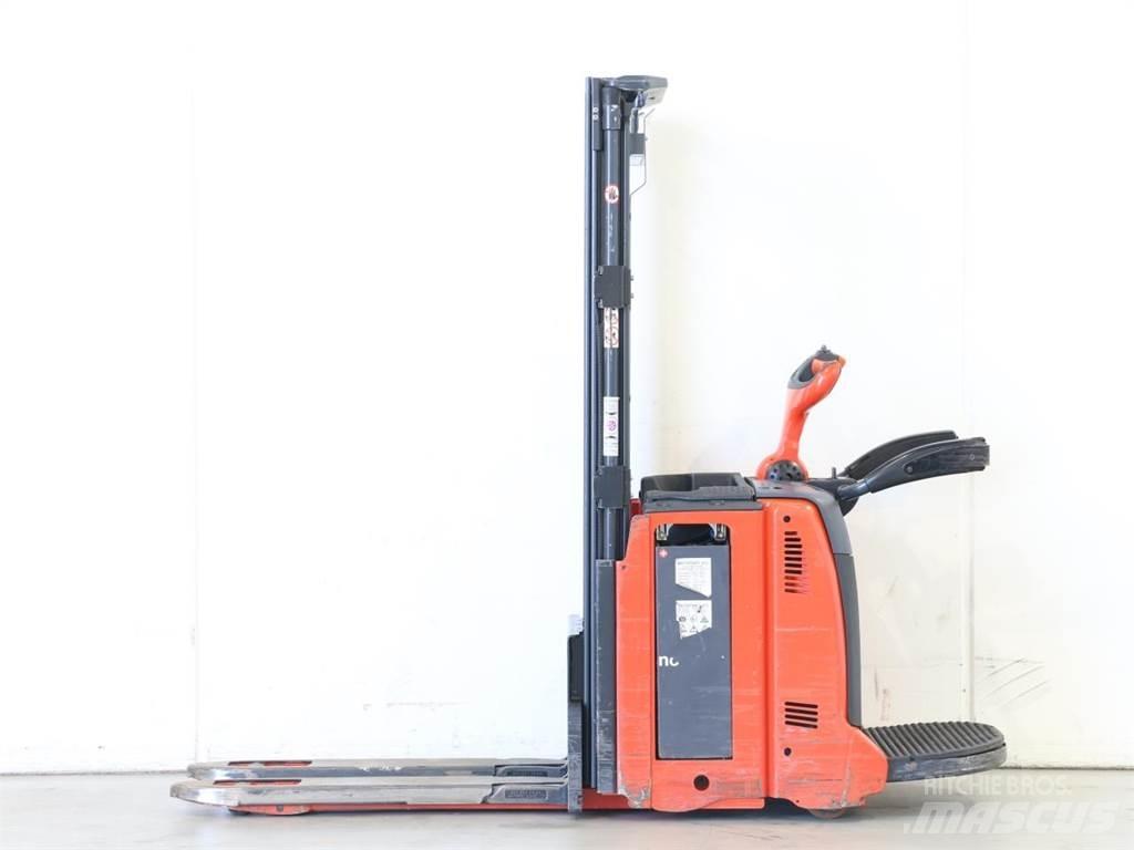 Linde D12AP/133-01 Käyden ajettavat pinoamistrukit