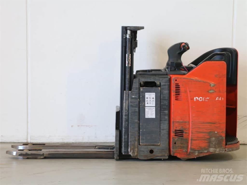 Linde D12HPSP/133 Käyden ajettavat pinoamistrukit