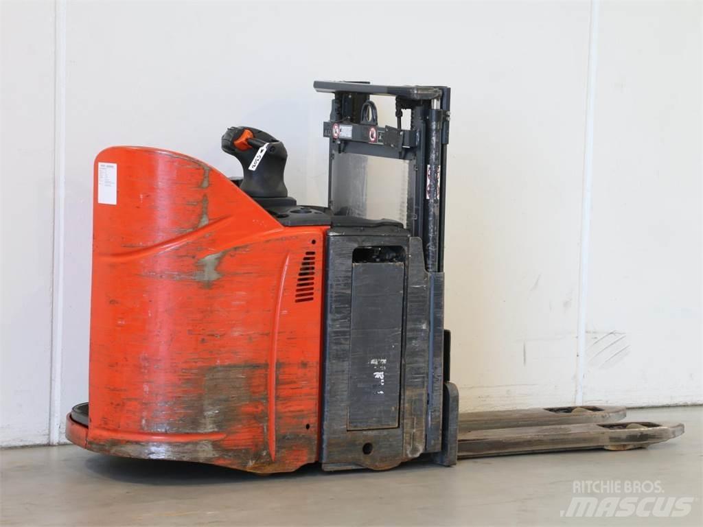 Linde D12HPSP/133 Käyden ajettavat pinoamistrukit