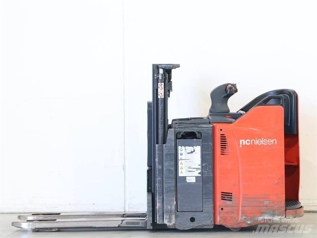 Linde D12HPSP/133 Käyden ajettavat pinoamistrukit