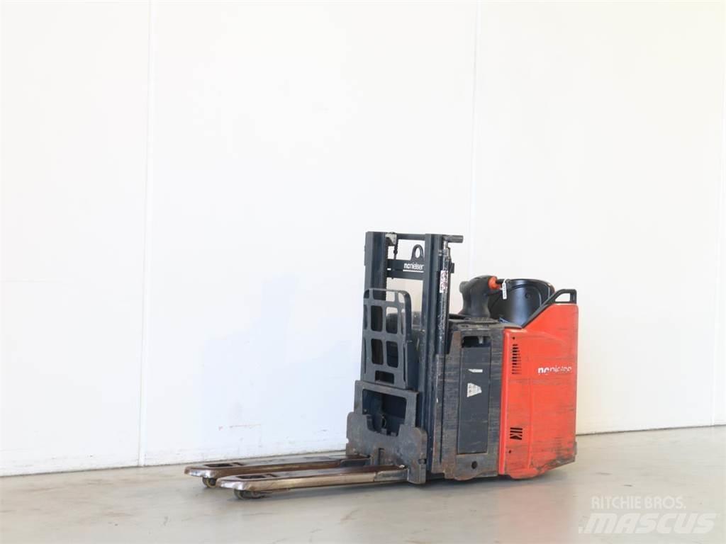 Linde D12SP/133 Käyden ajettavat pinoamistrukit