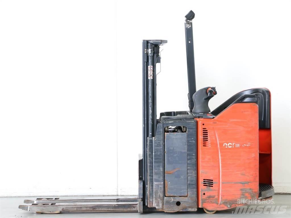 Linde D12SP/133 Käyden ajettavat pinoamistrukit