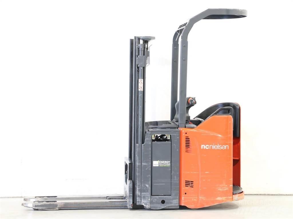 Linde D12SP/133 Käyden ajettavat pinoamistrukit