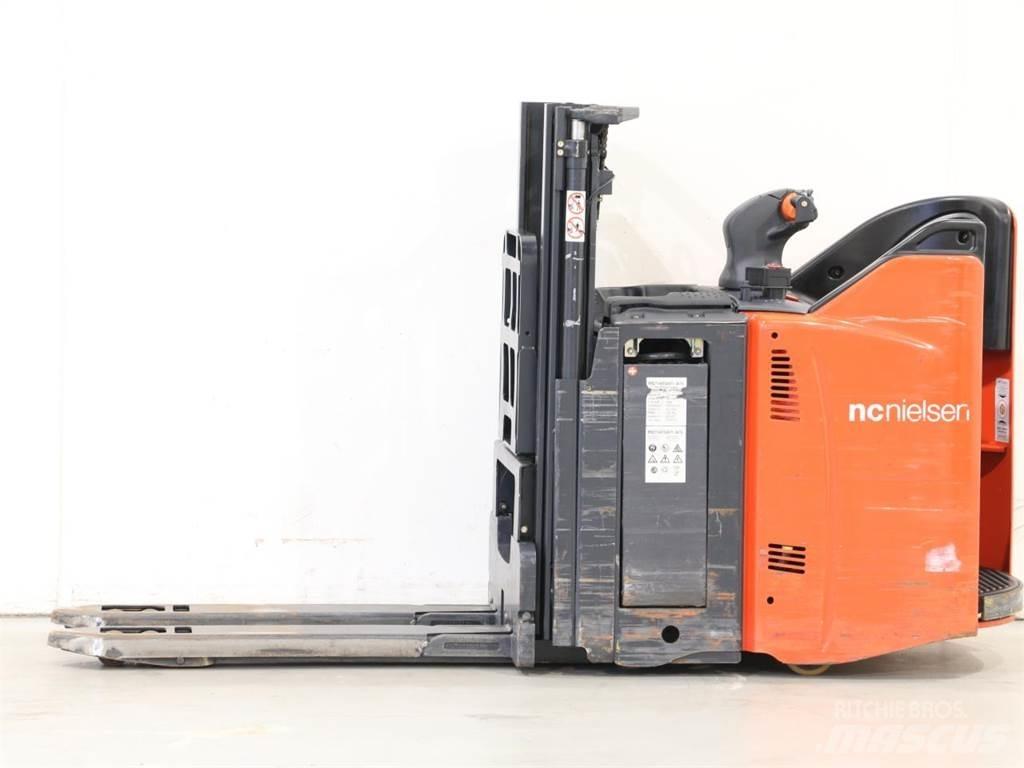 Linde D12SP/133-00 Käyden ajettavat pinoamistrukit