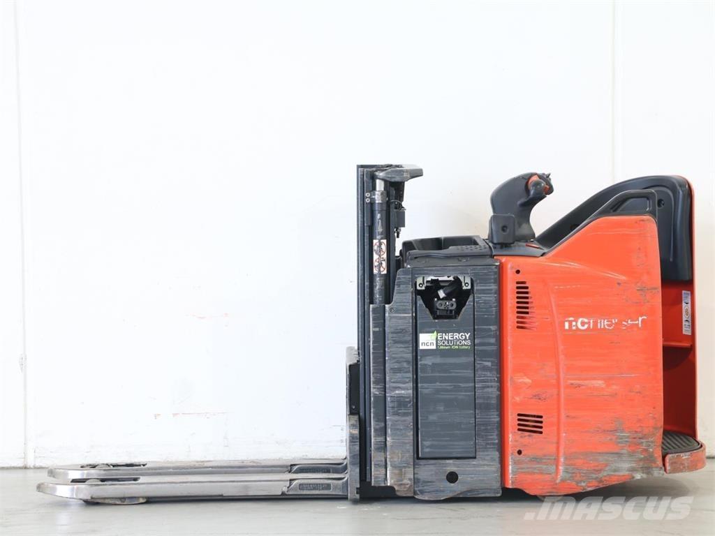 Linde D12SP/133-01 Käyden ajettavat pinoamistrukit