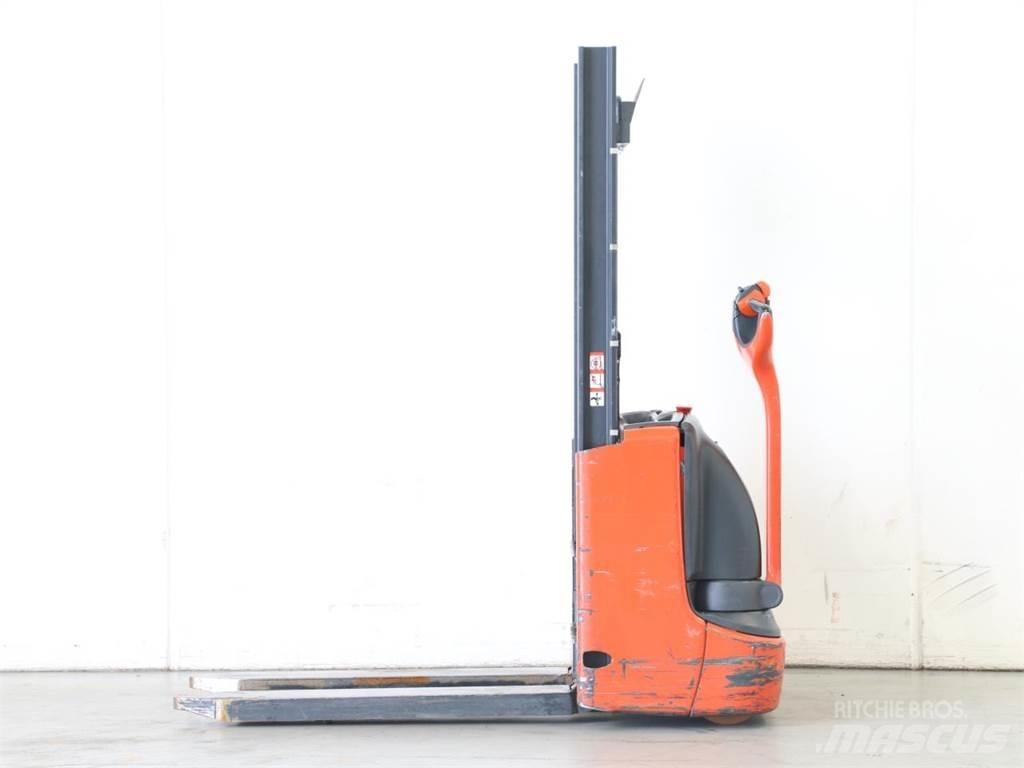 Linde L10/1172-01 Käyden ajettavat pinoamistrukit