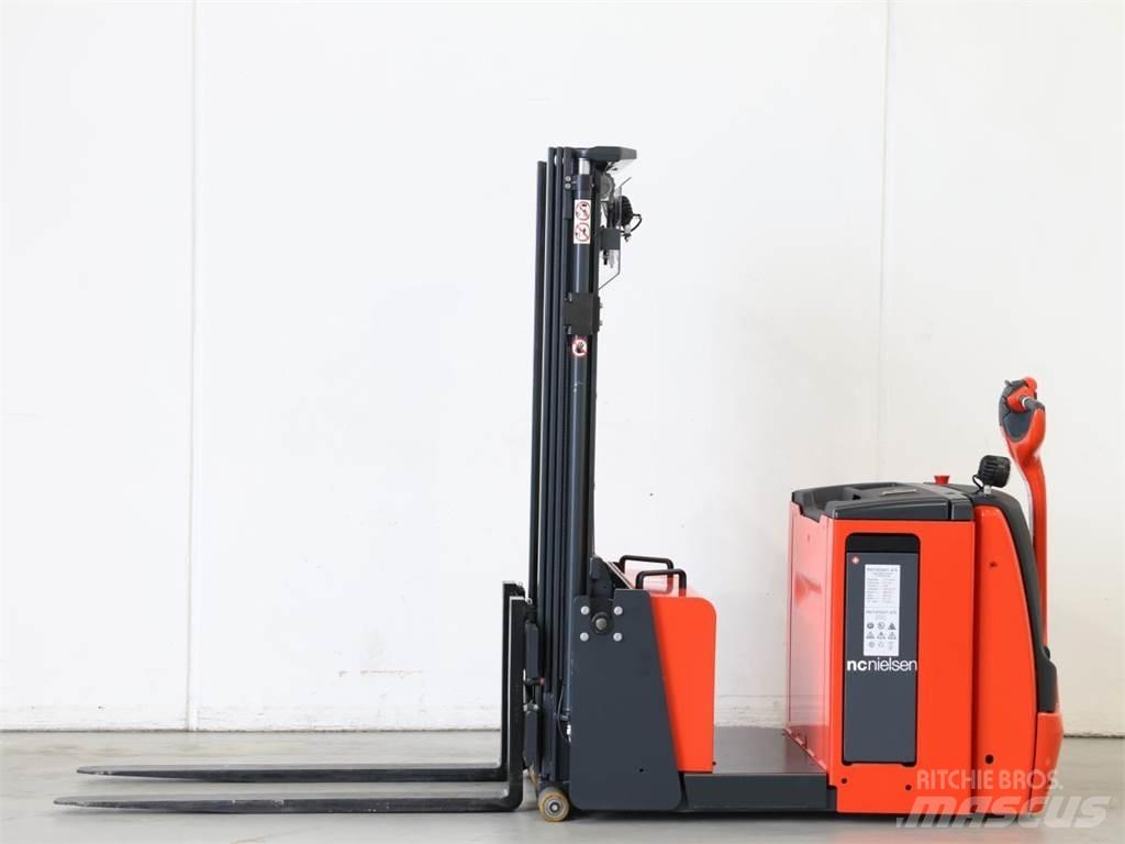 Linde L12AC/1171-01 Käyden ajettavat pinoamistrukit