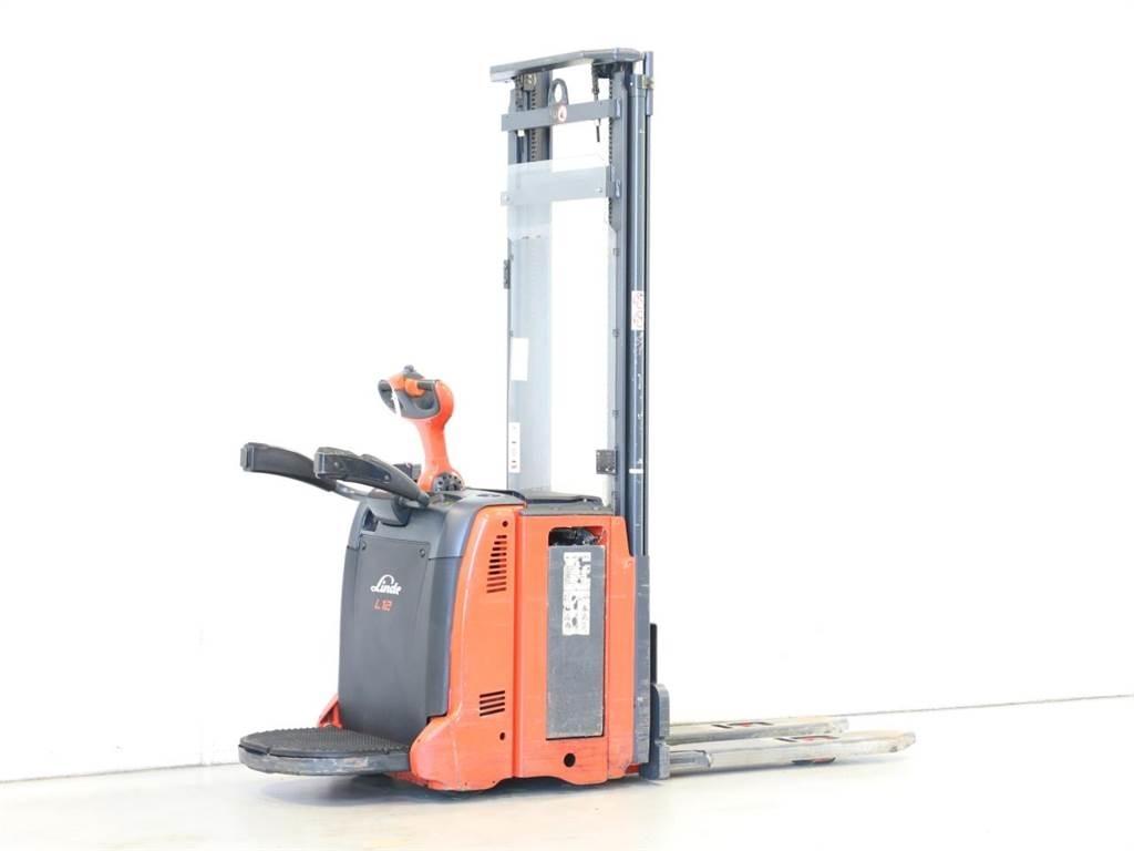 Linde L12AP/133-00 Käyden ajettavat pinoamistrukit