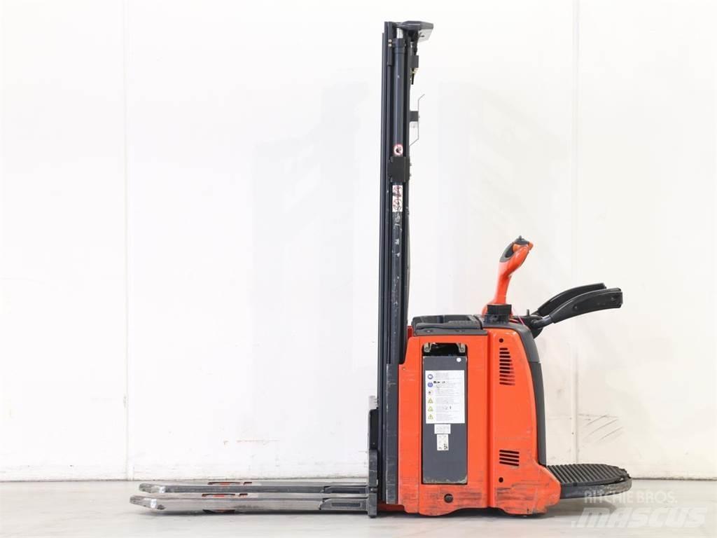 Linde L12AP/133-00 Käyden ajettavat pinoamistrukit