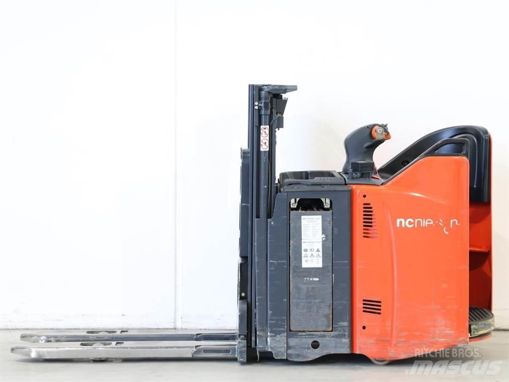 Linde L12SP/133-00 Käyden ajettavat pinoamistrukit