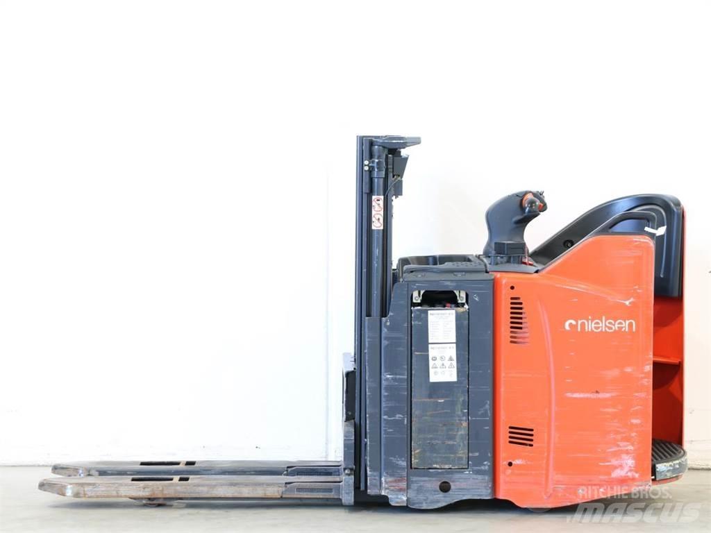 Linde L12SP/133-00 Käyden ajettavat pinoamistrukit