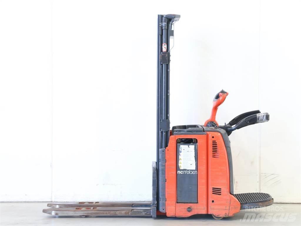 Linde L14AP/133 Käyden ajettavat pinoamistrukit