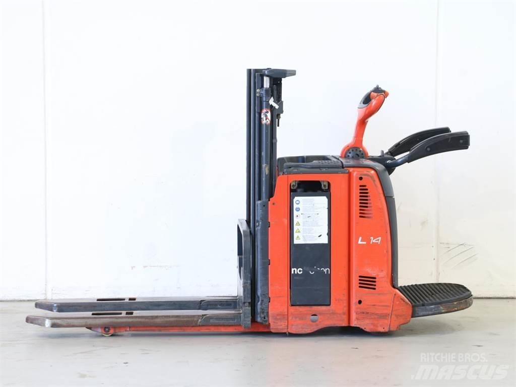 Linde L14AP/133 Käyden ajettavat pinoamistrukit