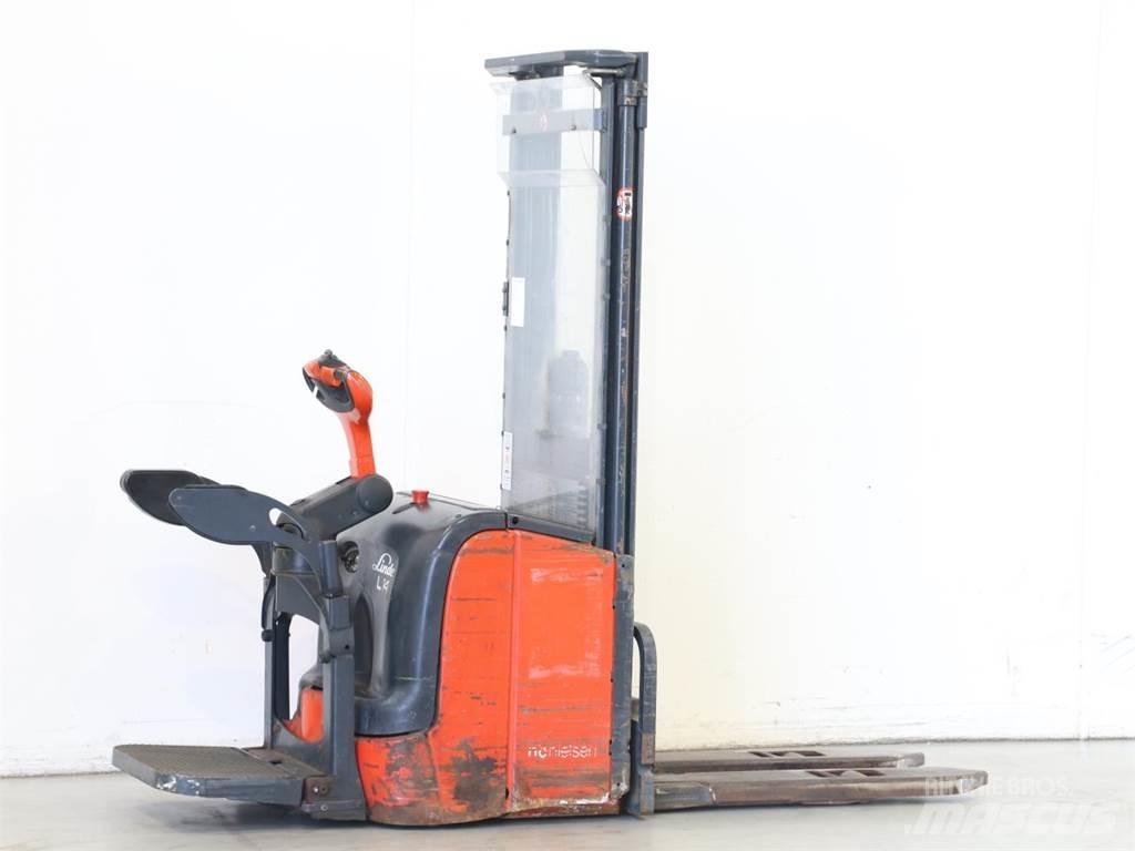 Linde L14API/372 Käyden ajettavat pinoamistrukit
