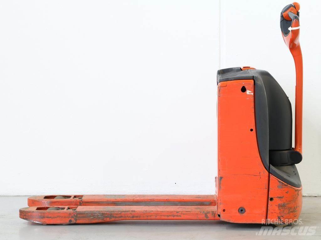 Linde T16/1152 Käyden ajettavat pinoamistrukit