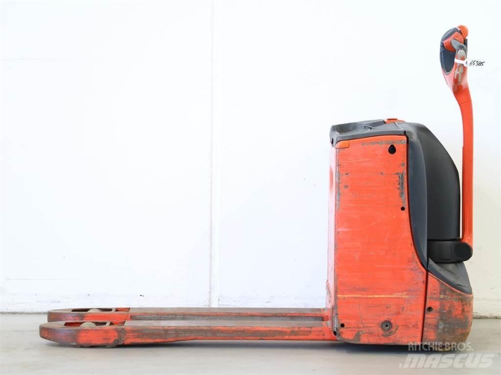 Linde T16/1152-00 Käyden ajettavat pinoamistrukit