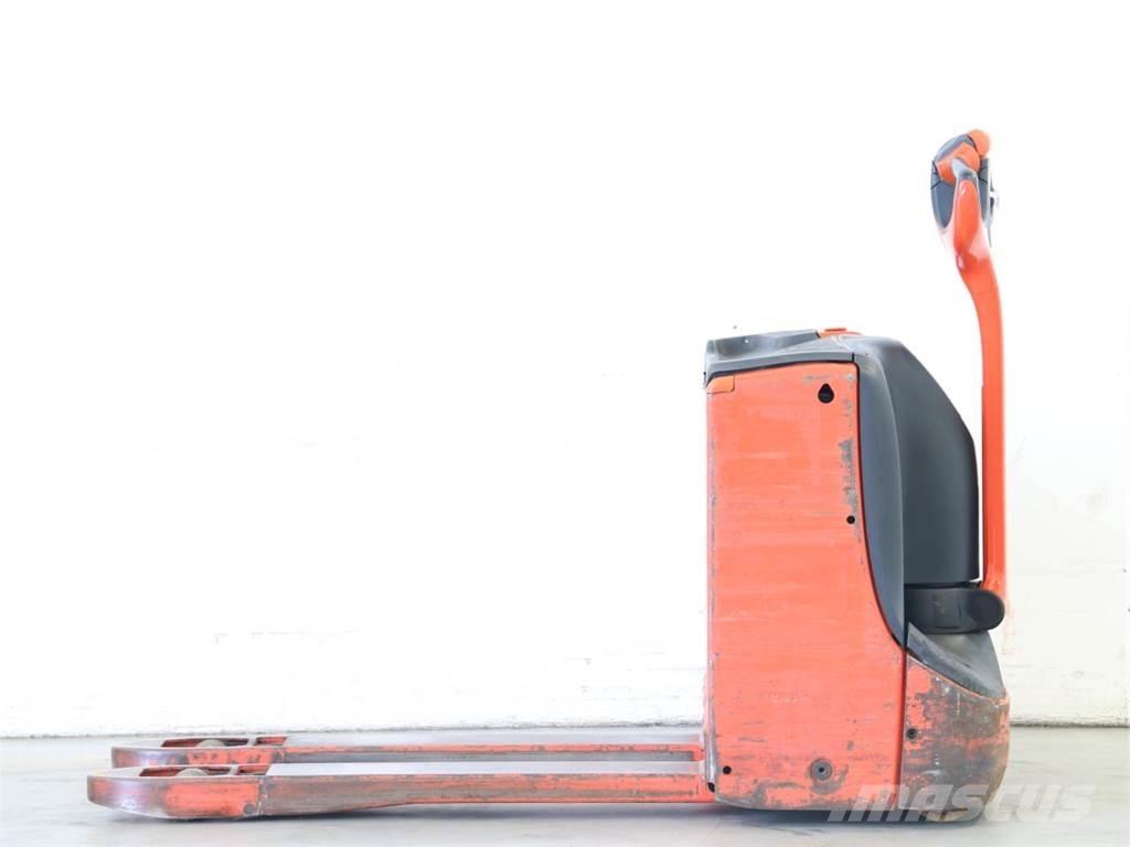 Linde T16/1152-00 Käyden ajettavat pinoamistrukit