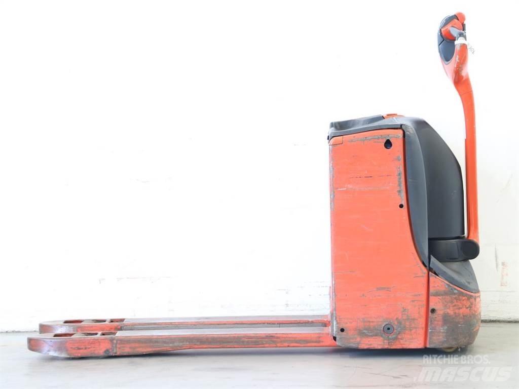 Linde T16/1152-00 Käyden ajettavat pinoamistrukit