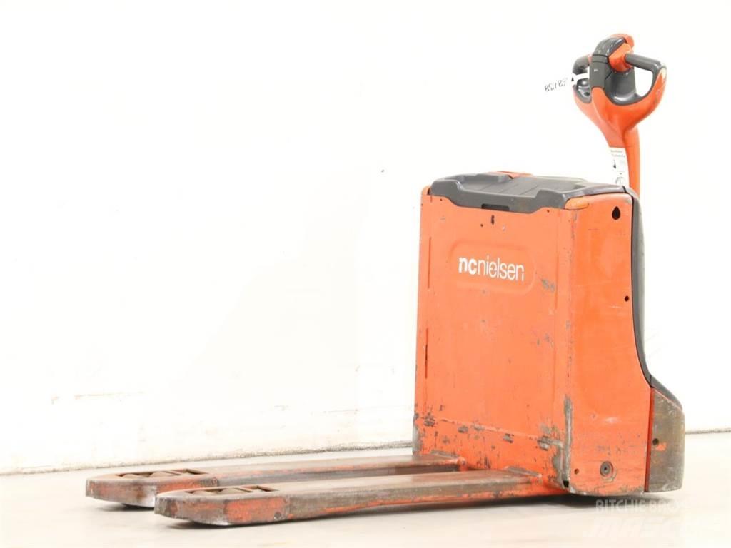 Linde T16/1152-00 Käyden ajettavat pinoamistrukit