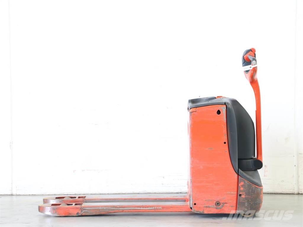 Linde T16/1152-00 Käyden ajettavat pinoamistrukit