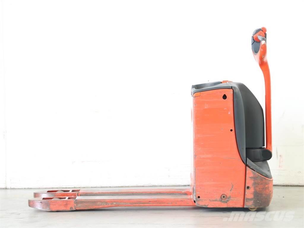 Linde T16/1152-00 Käyden ajettavat pinoamistrukit