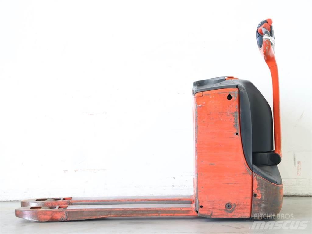 Linde T16/1152-00 Käyden ajettavat pinoamistrukit