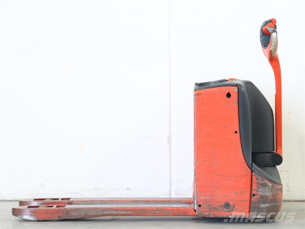 Linde T16/1152-02 Käyden ajettavat pinoamistrukit