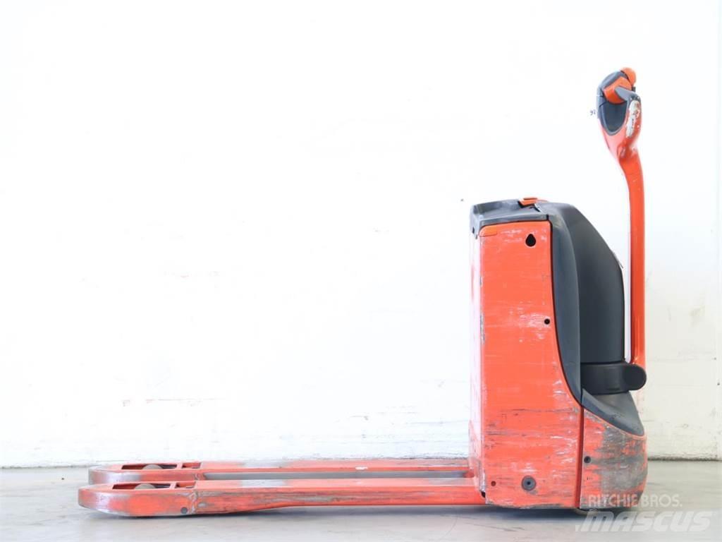 Linde T16/1152-02 Käyden ajettavat pinoamistrukit