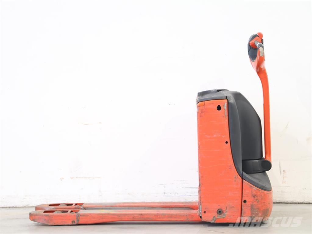Linde T16/1152-02 Käyden ajettavat pinoamistrukit