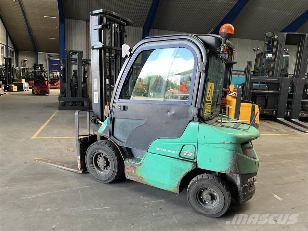 Mitsubishi FD25N Dieseltrukit