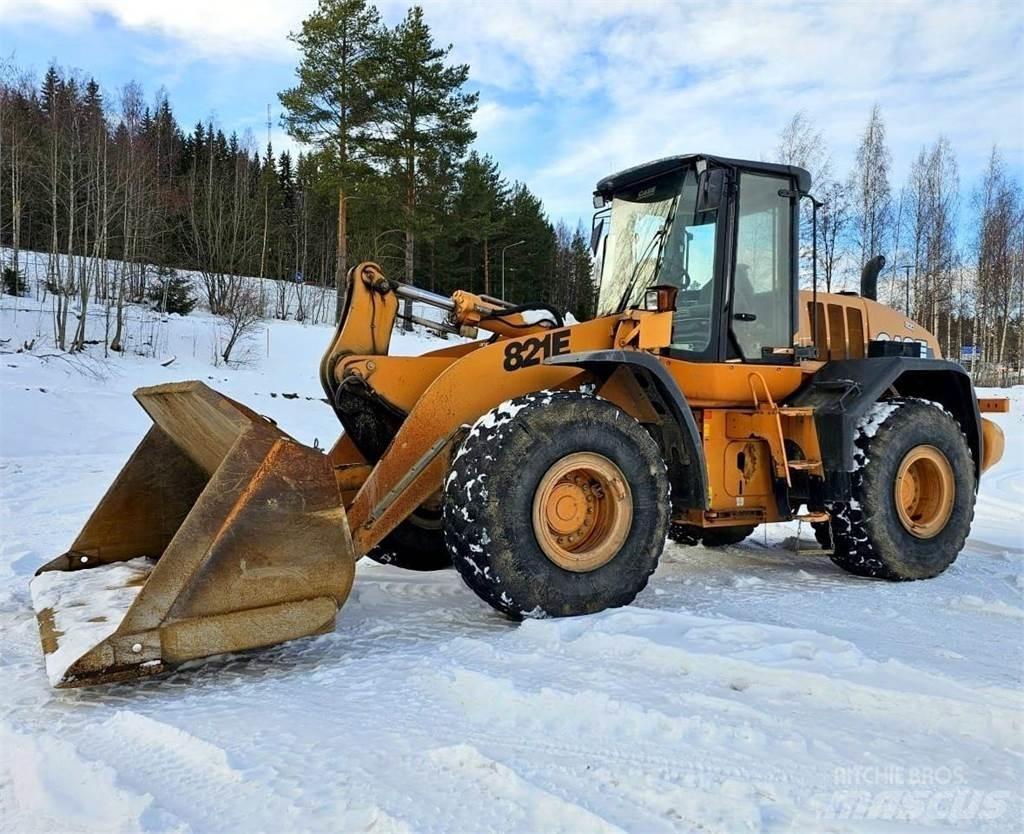 CASE 821E Pyöräkuormaajat