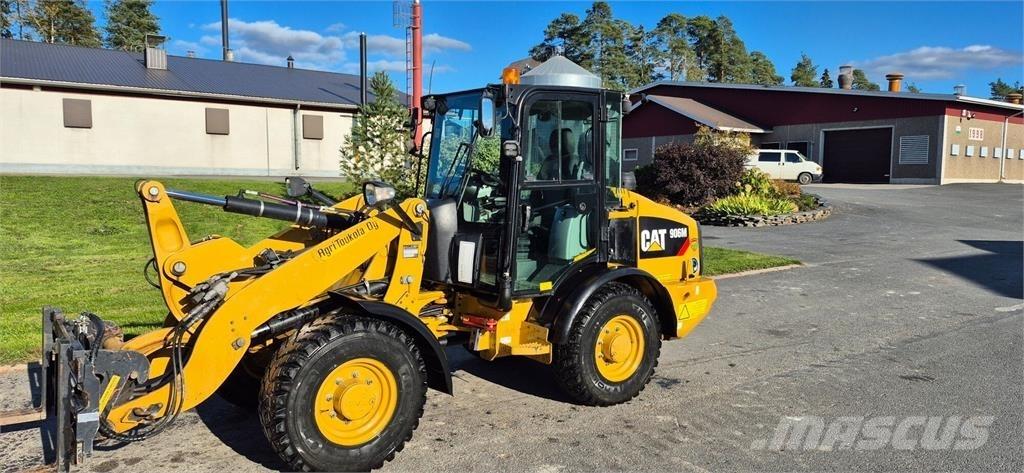 CAT 906M Pyöräkuormaajat