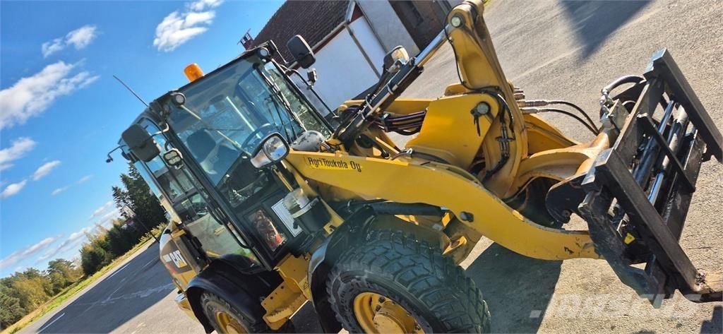 CAT 906M Pyöräkuormaajat