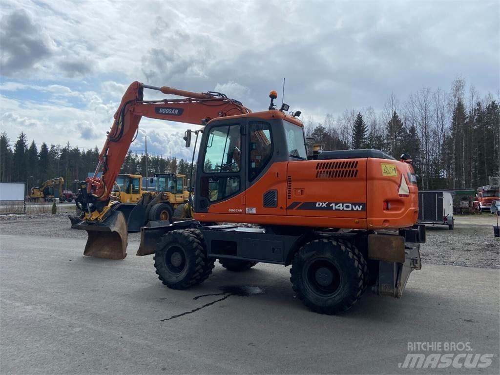Doosan DX 140W Pyöräkaivukoneet