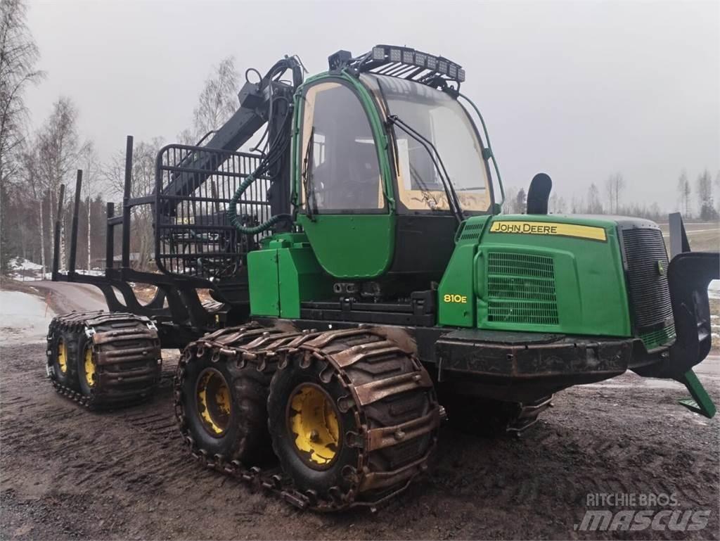 John Deere 810 E Kuormatraktorit