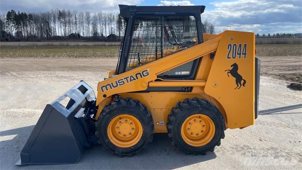 Mustang 2044 Liukuohjatut kuormaajat