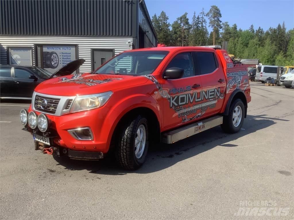 Nissan Navara 4X4 Autonkuljetusperävaunut