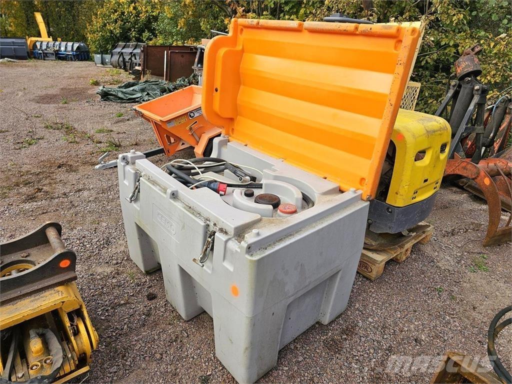  Polttoainesäiliö Säiliöt