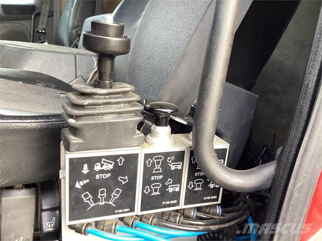 Scania P 320 Koukkulava kuorma-autot