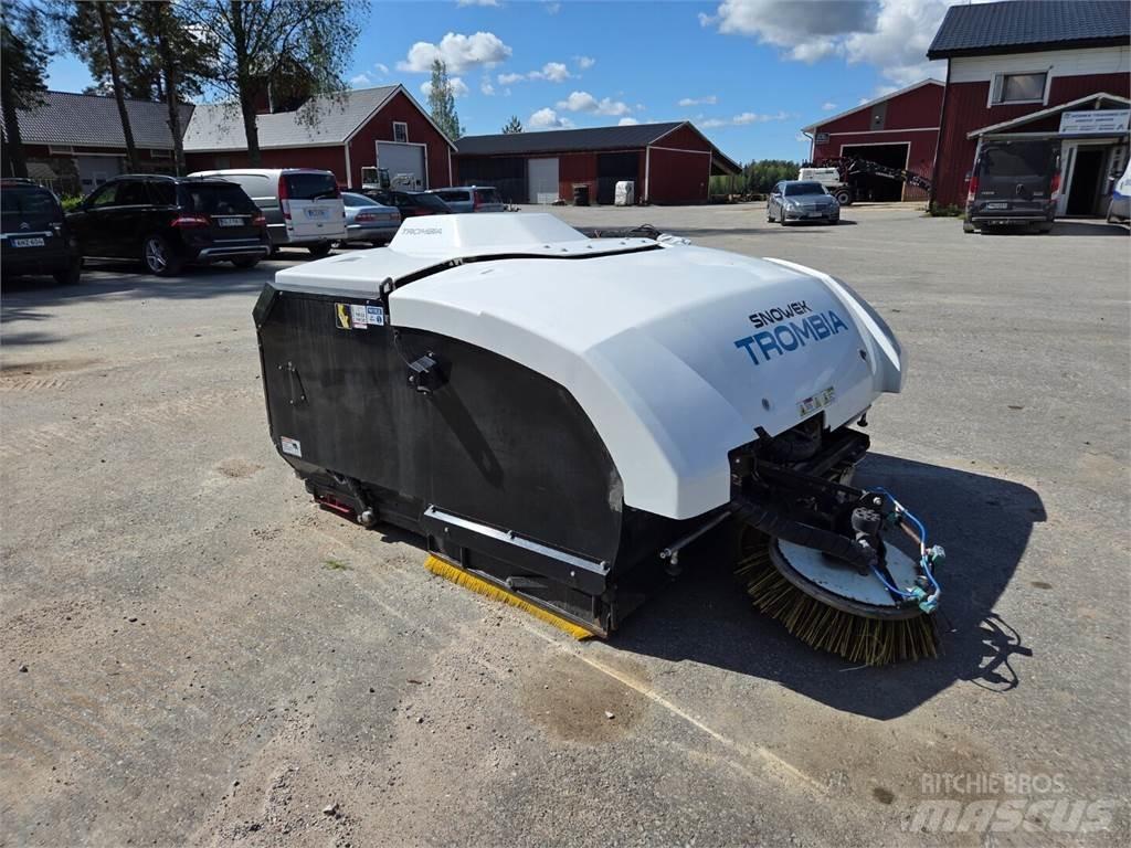 Snowek Trombia Lakaisukoneet