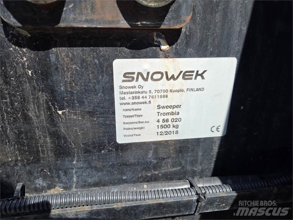 Snowek Trombia Lakaisukoneet