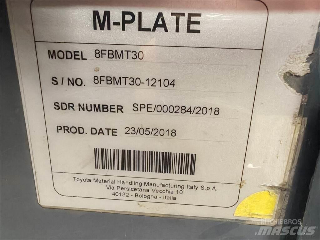 Toyota 8FBMT30 Sähkötrukit