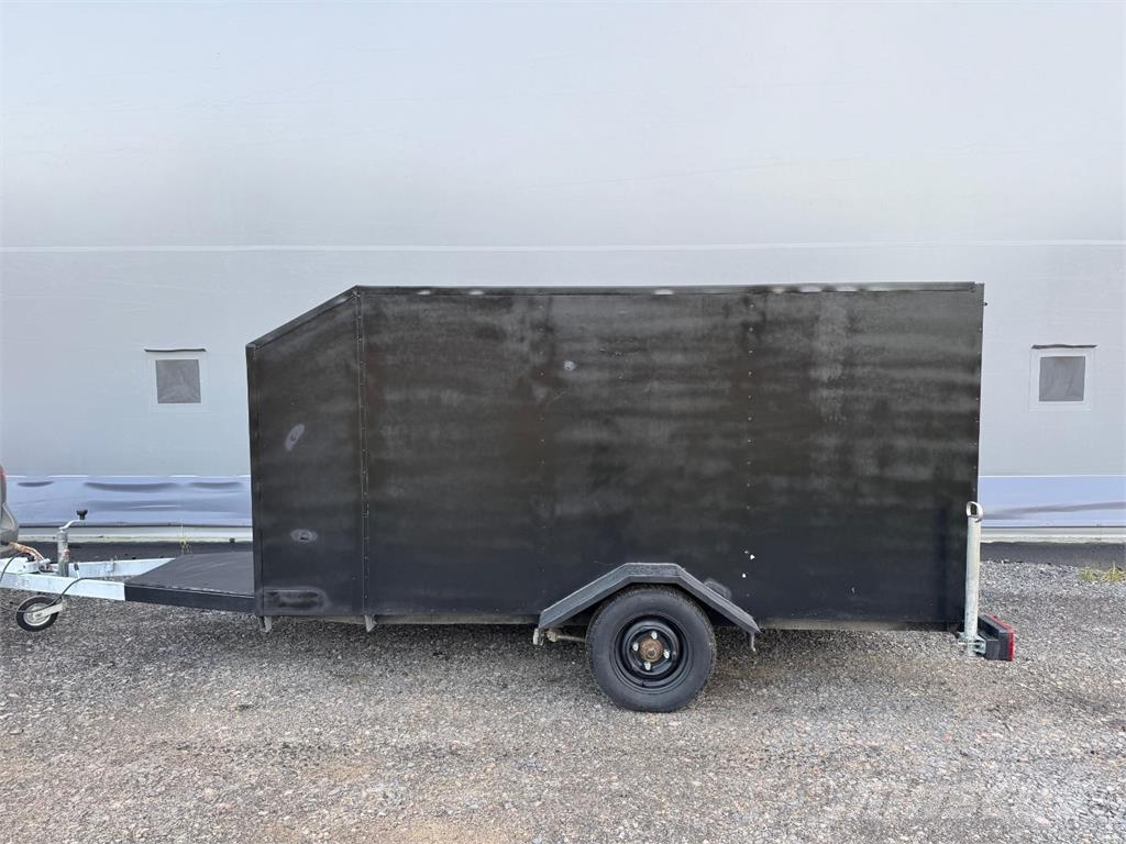  Umpiperäkärry Kevyet peräkärryt