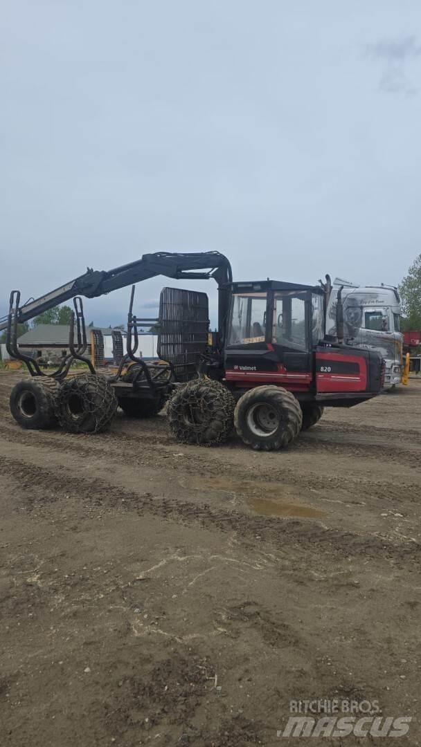 Valmet 820 Kuormatraktorit