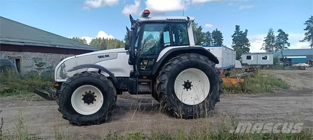Valtra T 180 Traktorit
